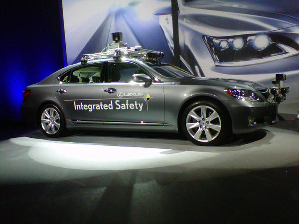 la-fi-tn-ces-hy-lexus-driverless-car-20130107-002