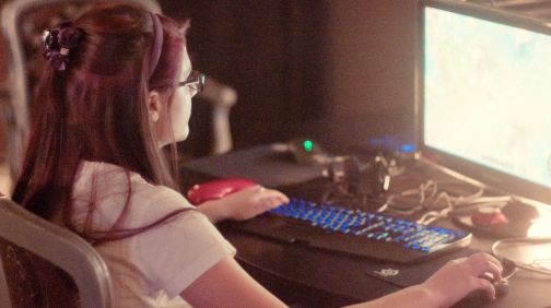 1682014-poster-1960-women-in-the-games-business