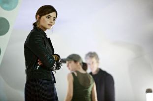 DoctorWho-UndertheLake-Clara-720x479